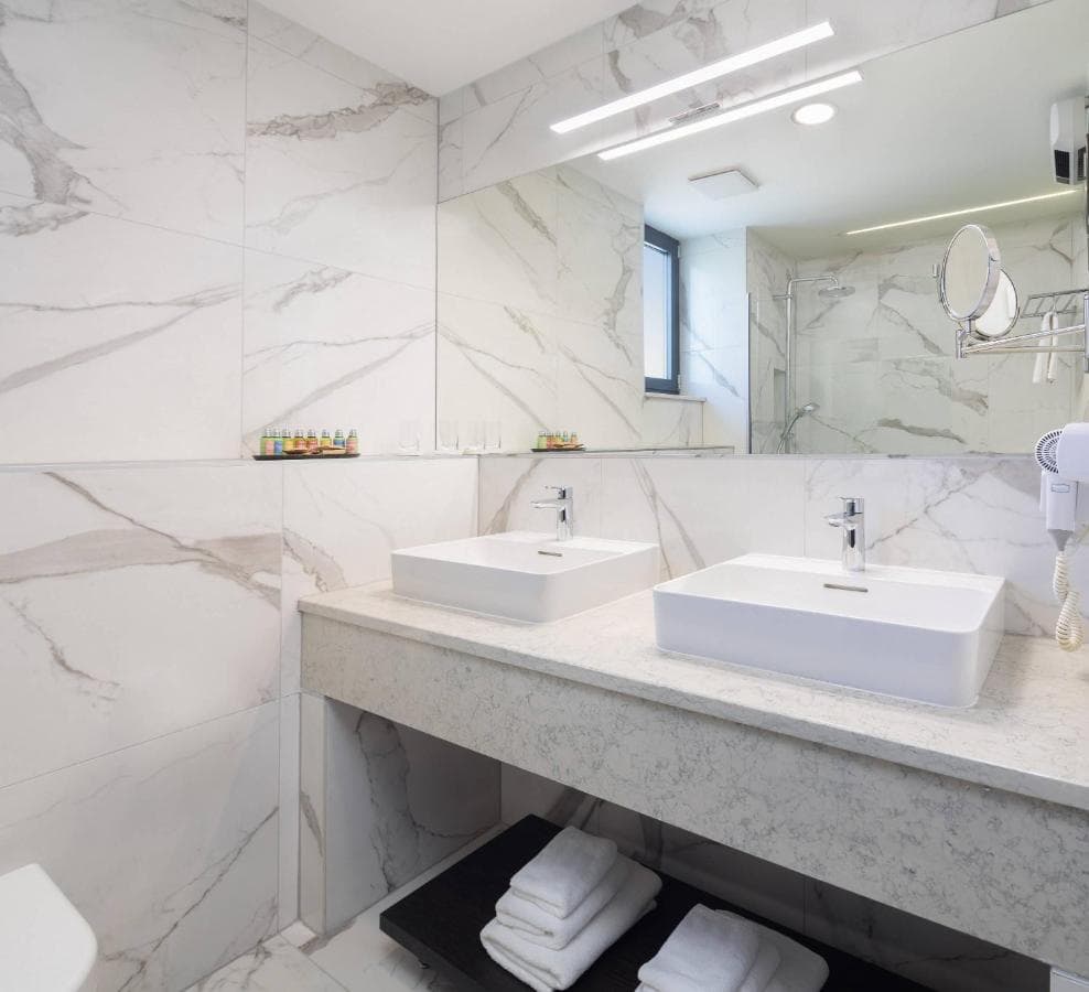 Ellure Luxury Suites view 3