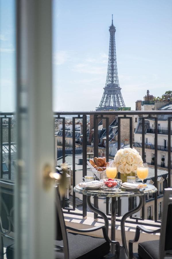 Four Seasons Hotel George V Paris view 3