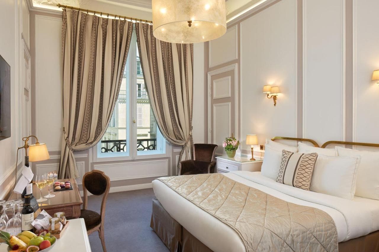 Hôtel Regina Louvre view 2