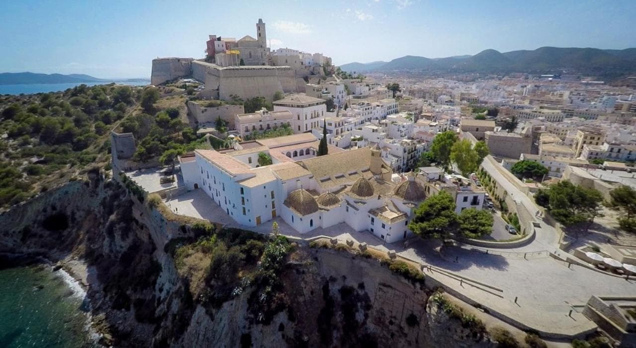 Mirador de Dalt Vila-Relais & Chateaux view 3